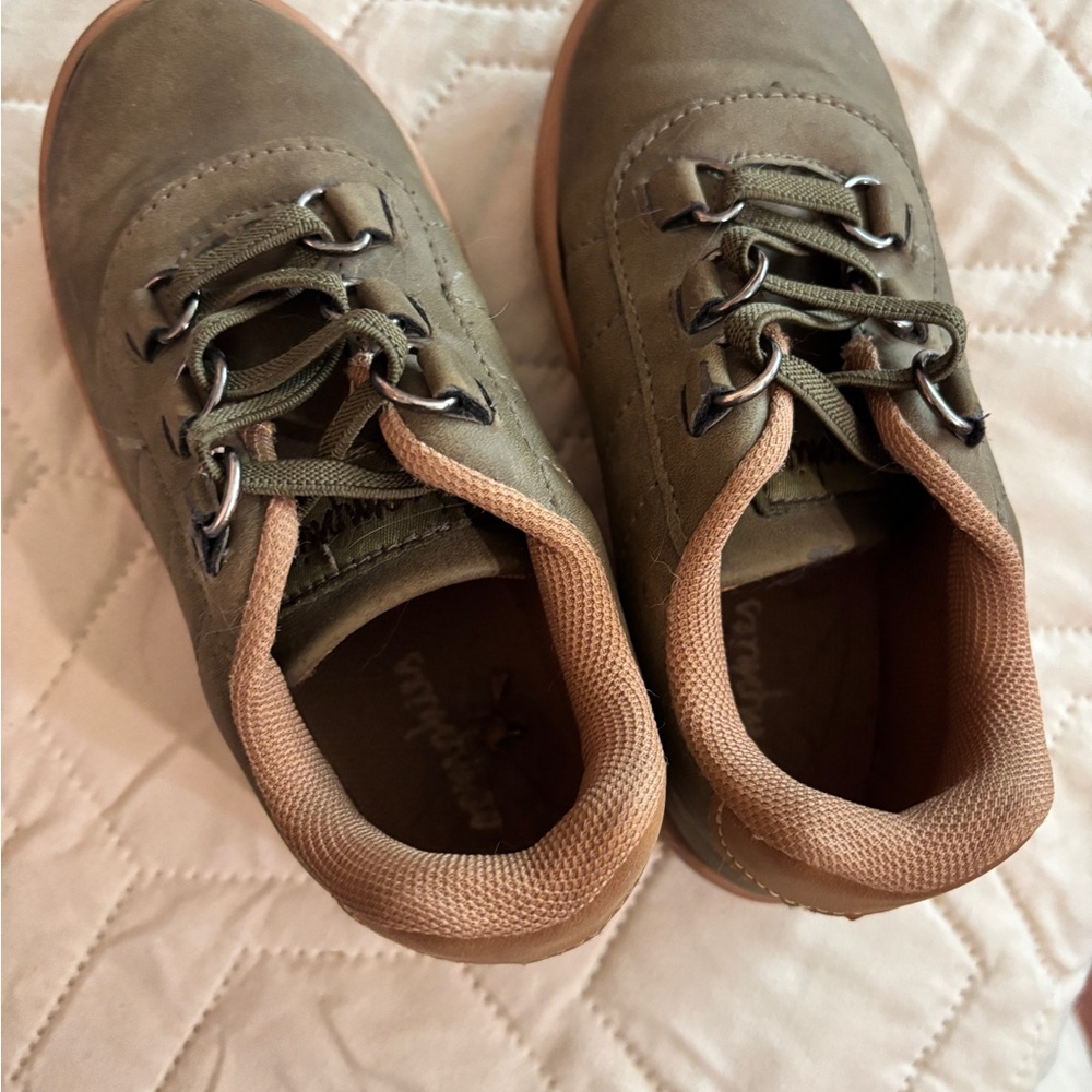 Oomphies Olive and Tan Kids Sneakers